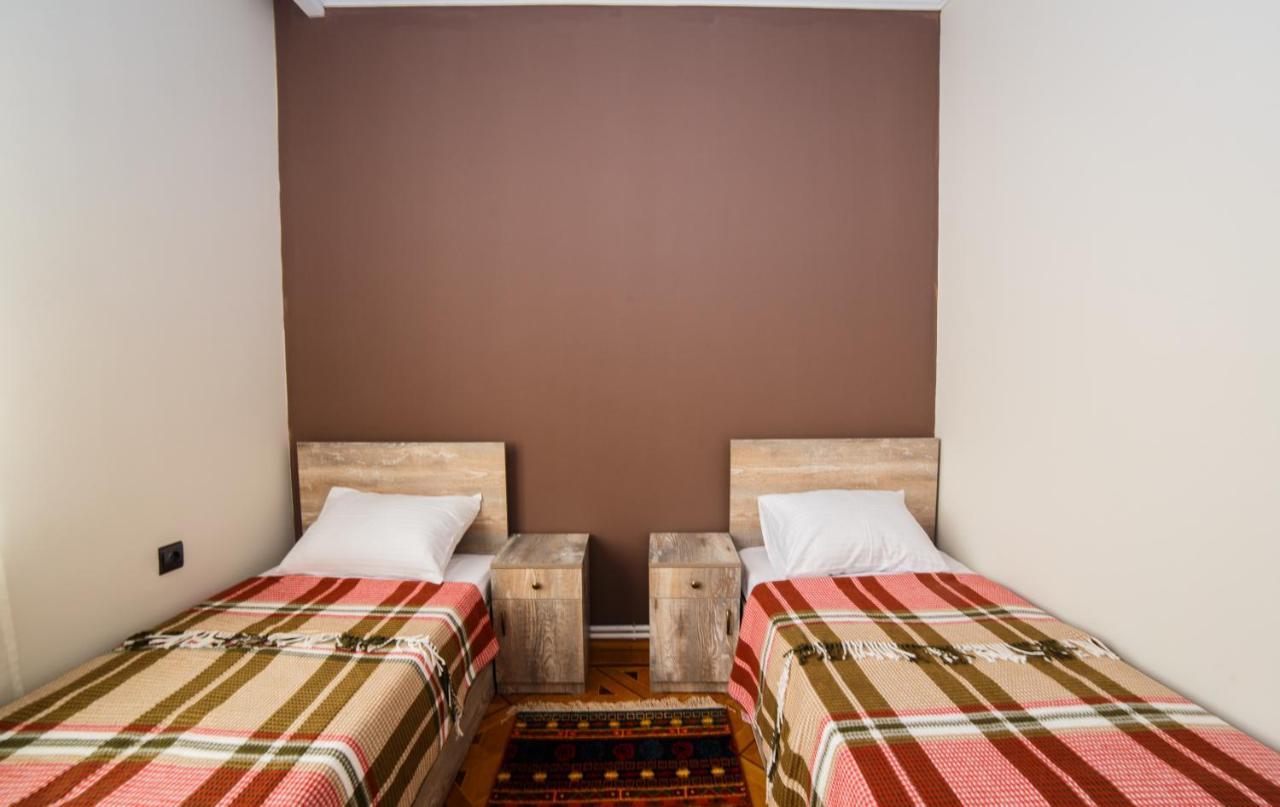 Red Castle Hotel Ереван Екстериор снимка