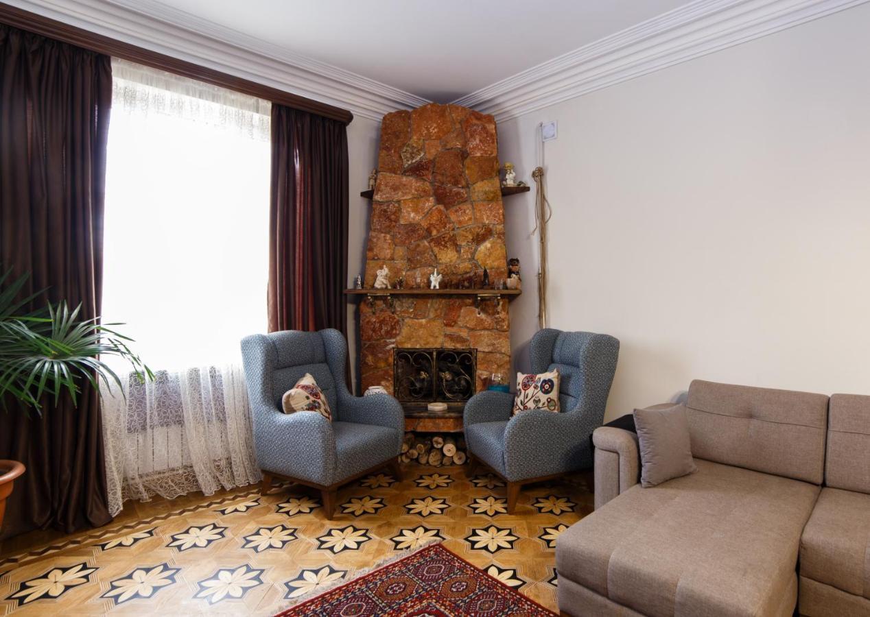 Red Castle Hotel Ереван Екстериор снимка