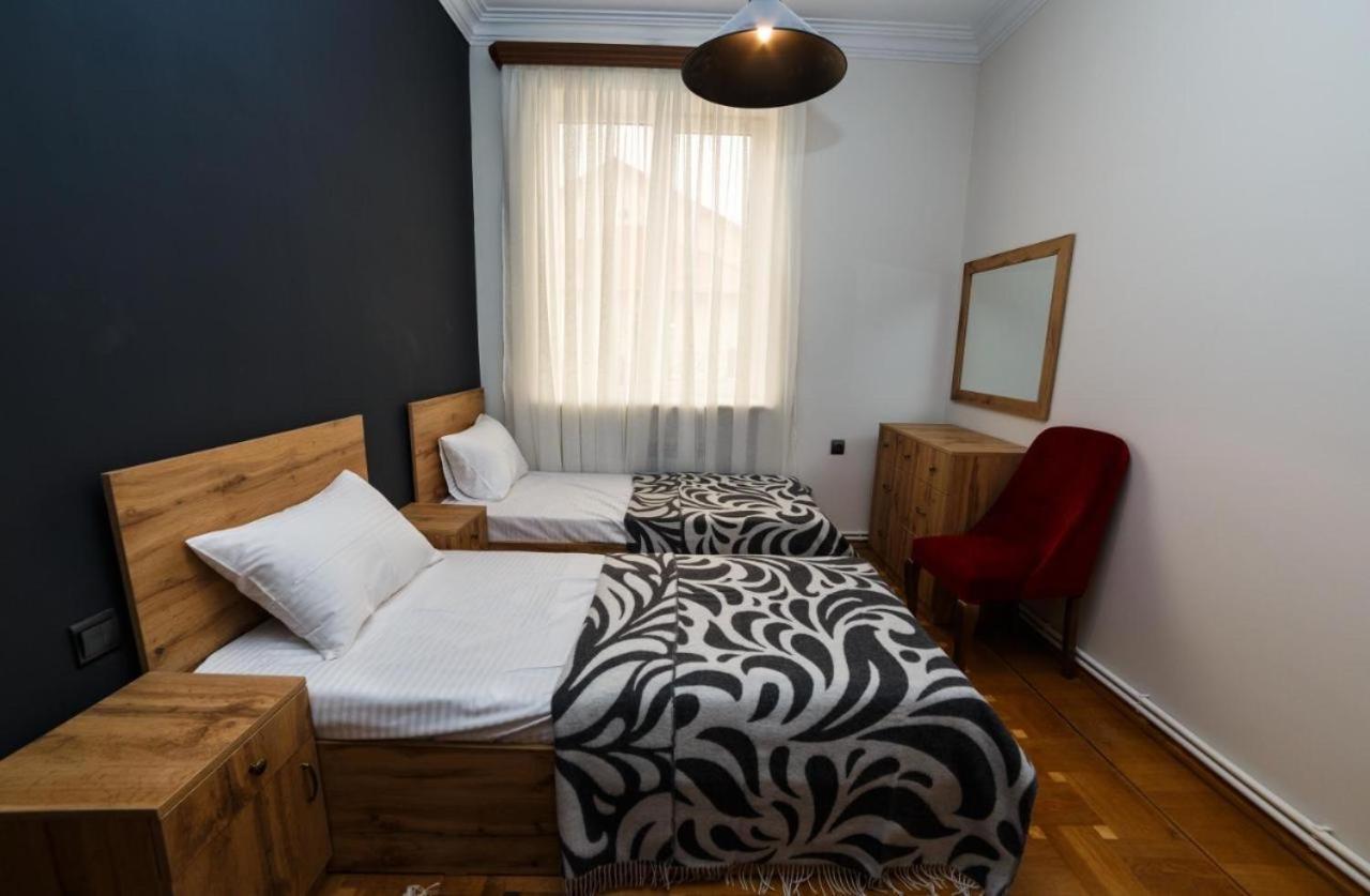 Red Castle Hotel Ереван Екстериор снимка