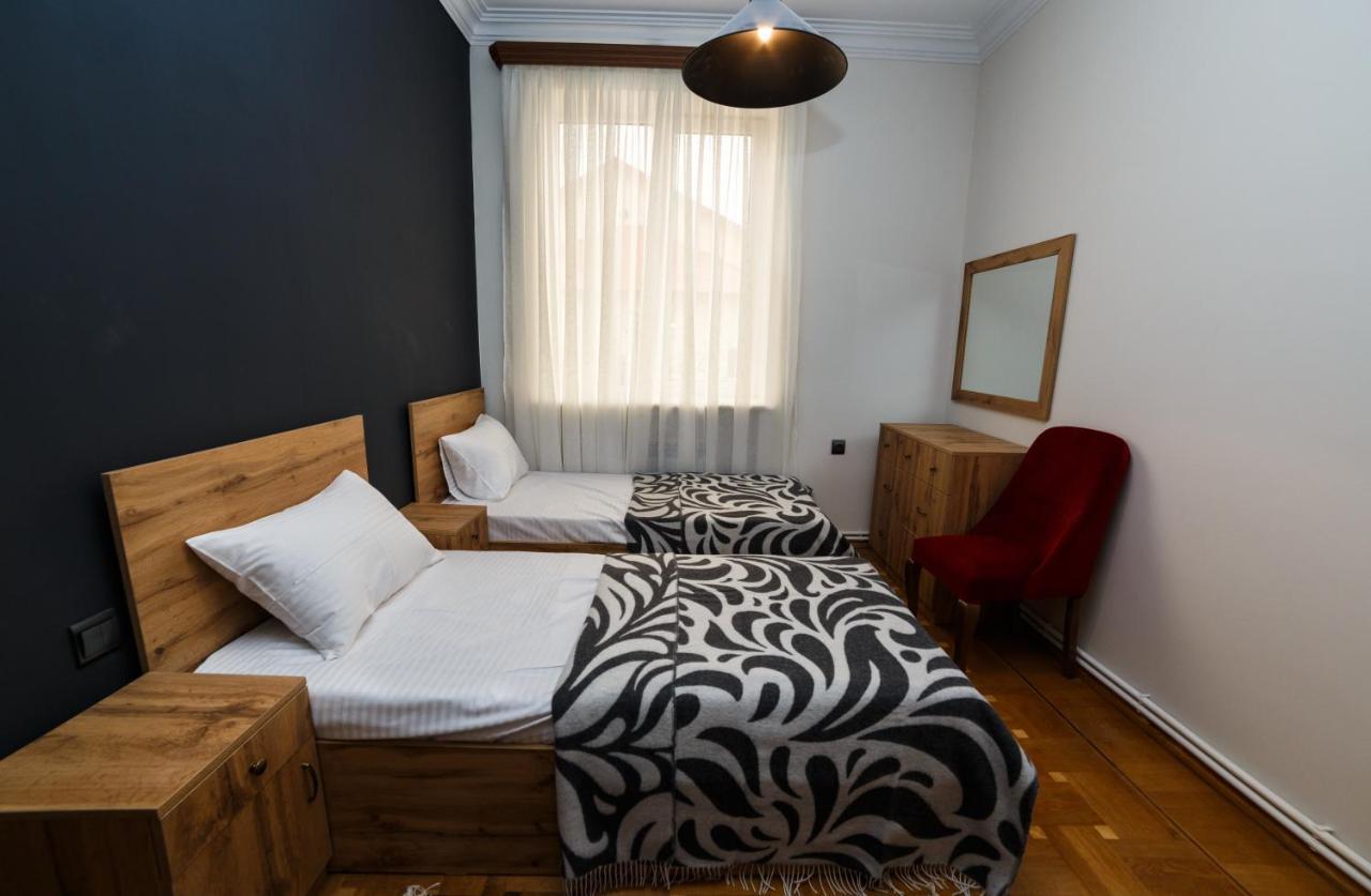 Red Castle Hotel Ереван Екстериор снимка